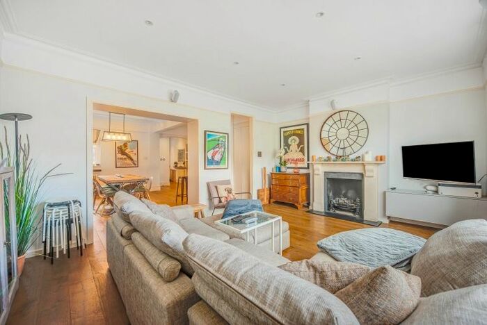 3 Bedroom Maisonette To Rent In Fulham Road, London, SW6