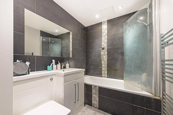 1 Bedroom Flat To Rent In Boulevard Drive, Colindale, London, NW9