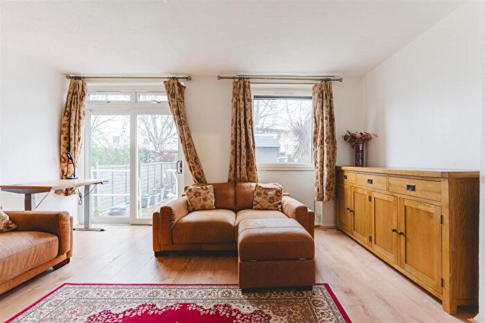 3 Bedroom Flat For Sale In Ruston Street, London, E3