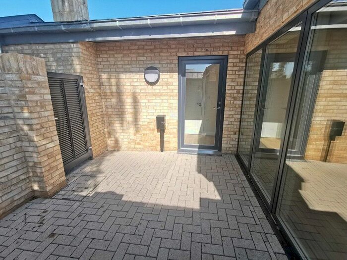 1 Bedroom Flat To Rent In Elm Street, Cambridge, Cambridgeshire, CB1