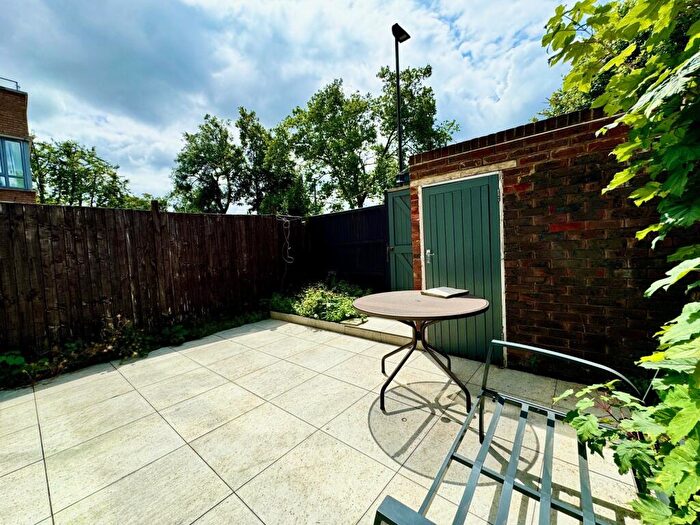 3 Bedroom Flat To Rent In Marlborough Road, Upper Holloway, N19