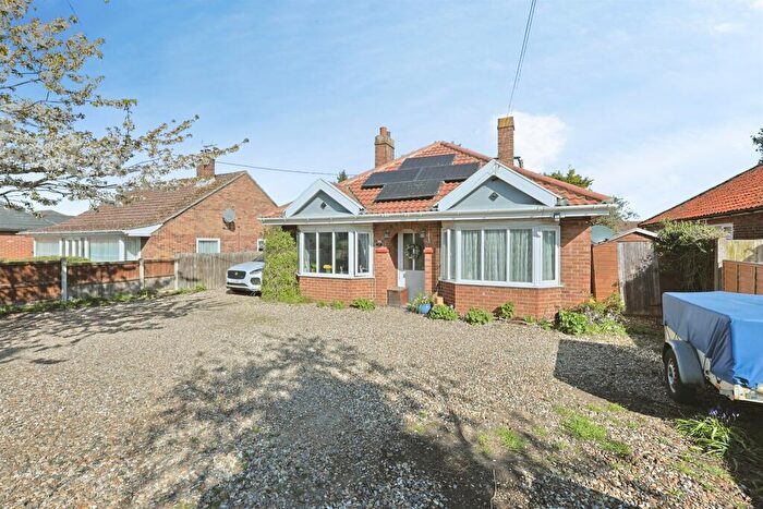 3 Bedroom Detached Bungalow For Sale In Norwich Road, Watton, Thetford, IP25