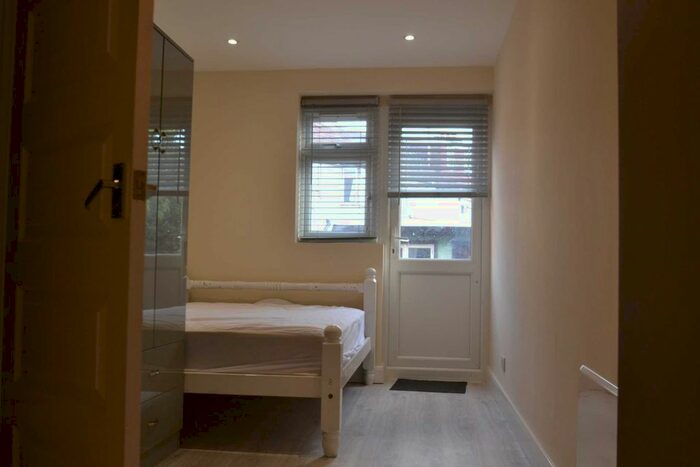 1 Bedroom Studio To Rent In Empire Road, Perivale, UB6