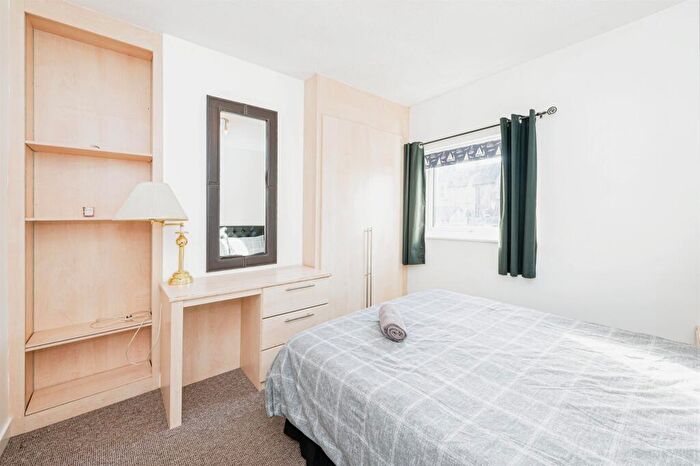 3 Bedroom Terraced House For Sale In Ford Street, Kettering, NN16