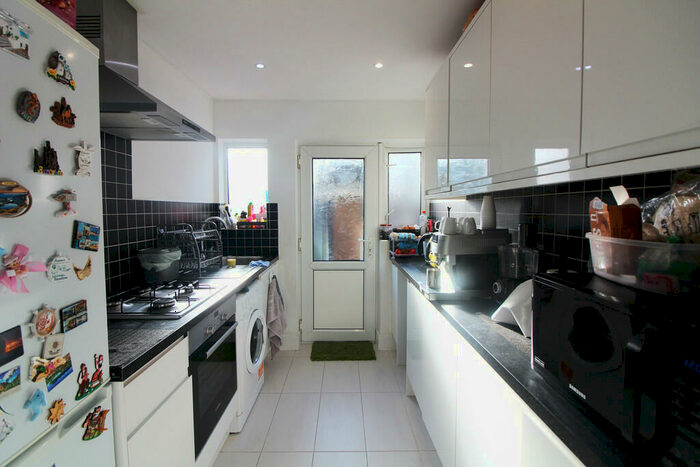 2 Bedroom Maisonette To Rent In Palmers Road, New Southgate, N11