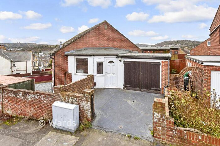 2 Bedroom Flat For Sale In Astley Avenue, Dover, Kent, CT16