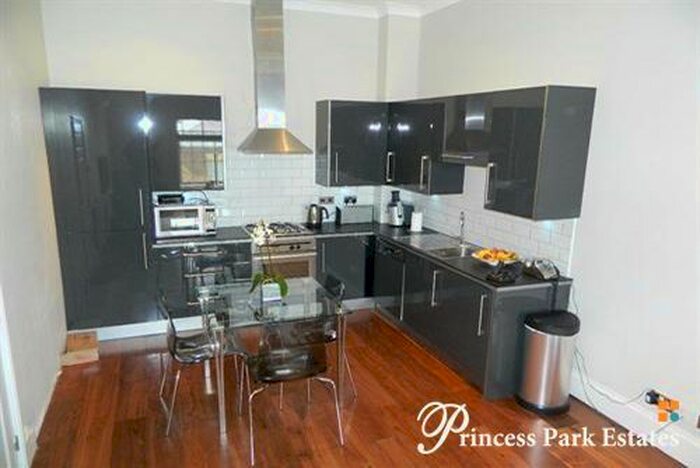 3 Bedroom Flat To Rent In Royal Drive, London, N11