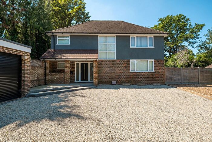 4 Bedroom Detached House To Rent In Seven Hills Close, Walton-On-Thames, KT12