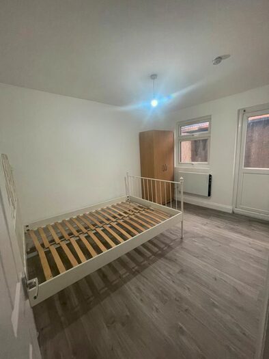 2 Bedroom Flat To Rent In High Road, London, N17