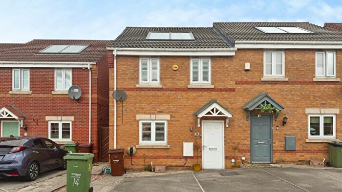 3 Bedroom Semi-Detached House For Sale In Featherstone Drive, Leicester, Leicester City, LE2