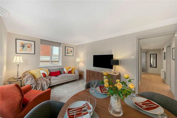 2 Bedroom Flat To Rent In Bourdon Street, Mayfair, London, W1K