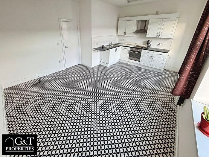 2 Bedroom Flat To Rent In High Street, Cradley Heath, B64