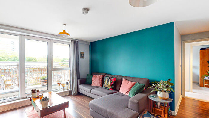 2 Bedroom Flat For Sale In Oyster Wharf, Lombard Road, SW11