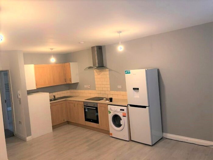 1 Bedroom Flat To Rent In Lower Road, Sutton, SM1
