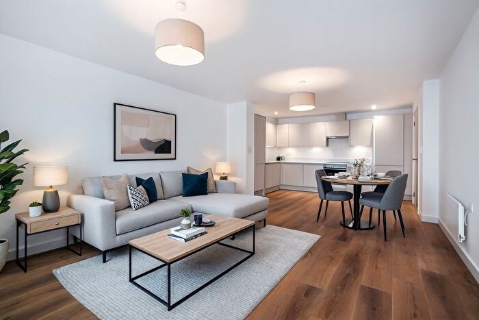 1 Bedroom Flat To Rent In Lakeside Close, Staines-Upon-Thames, TW18