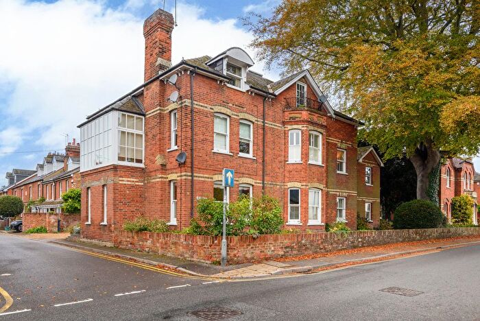 2 Bedroom Flat For Sale In Glade Road, Marlow, SL7