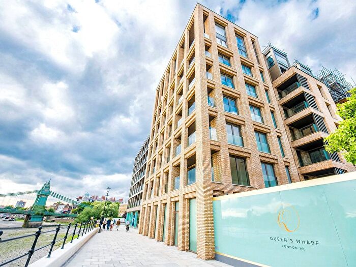2 Bedroom Flat For Sale In Queens Wharf, Crisp Road, W6
