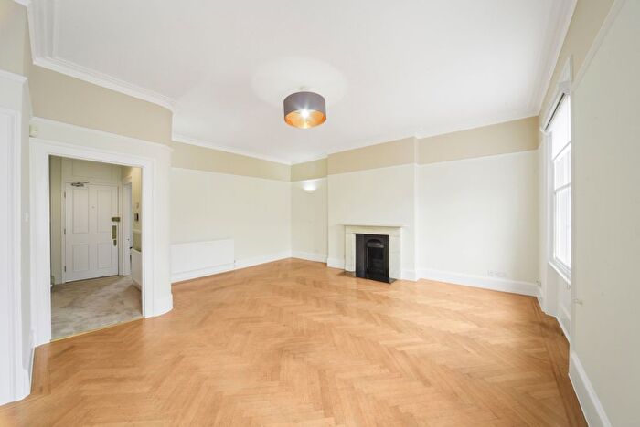 3 Bedroom Flat To Rent In Thurloe Street, London, SW7