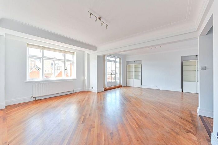 3 Bedroom Flat To Rent In Portland Place, Marylebone, London, W1B