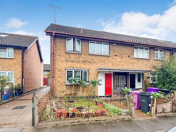 1 Bedroom End Of Terrace House For Sale In Newbold Cottages, Sidney Street, London, E1