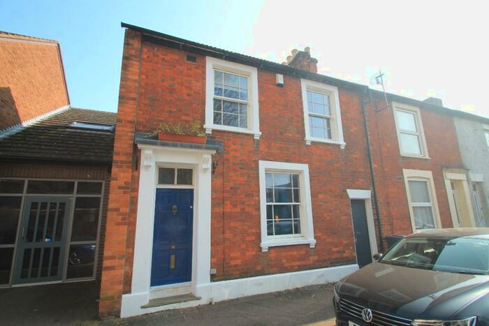 3 Bedroom Terraced House To Rent In Wellington Street, Bedford, Bedfordshire, MK40