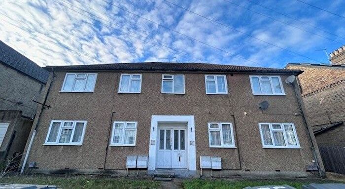 2 Bedroom Flat To Rent In Beaconsfield Road, London, N11