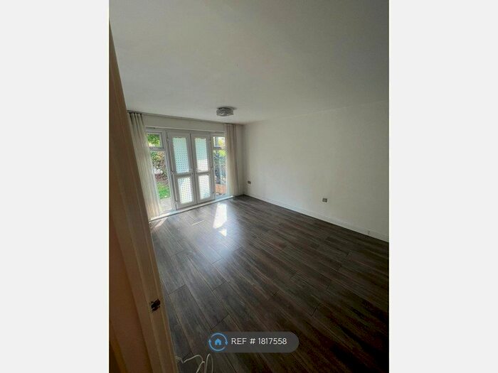 1 Bedroom Flat To Rent In Cornell Court, Enfield, EN3