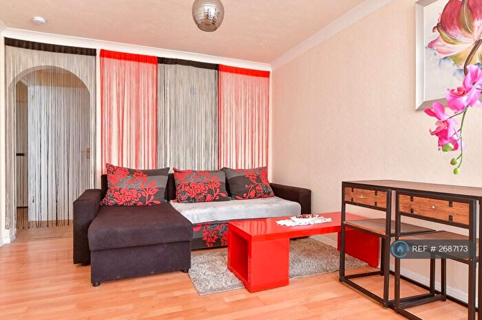 1 Bedroom Flat To Rent In Chelmer House, Lancing, BN15