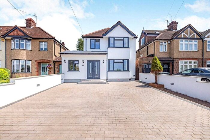 5 Bedroom Detached House To Rent In Hampermill Lane, Watford, WD19