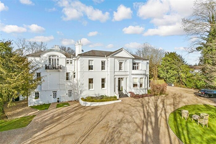 1 Bedroom Flat For Sale In Wray Park Road, Reigate, Surrey, RH2