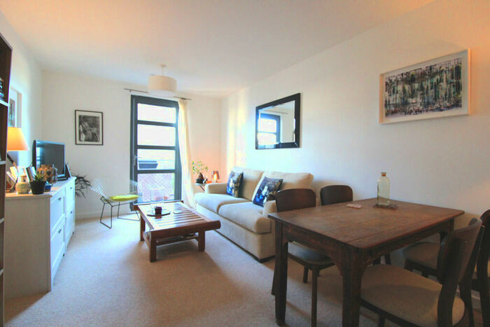 2 Bedroom Apartment To Rent In Bedroom Flat To Rent In Southgate Road, N1
