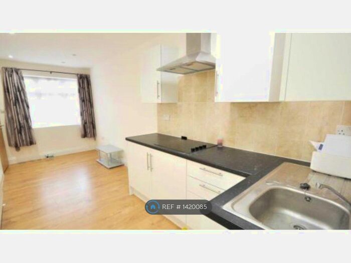1 Bedroom Flat To Rent In Clare Gardens, Upney, Barking, IG11