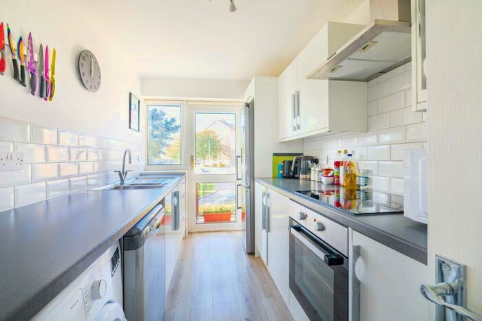 3 Bedroom Flat For Sale In Dancing Cairns Crescent, Aberdeen, AB16