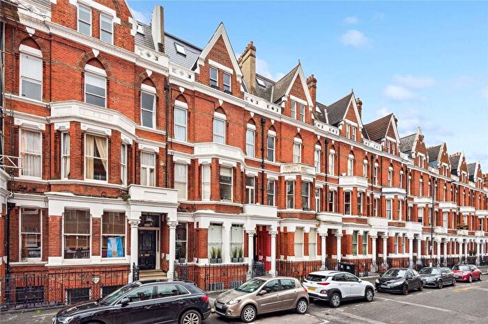 2 Bedroom Flat To Rent In Addison Gardens, London, W14