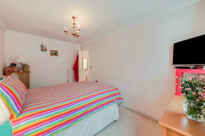 1 Bedroom Flat To Rent In Storks Road, Bermondsey, London, SE16