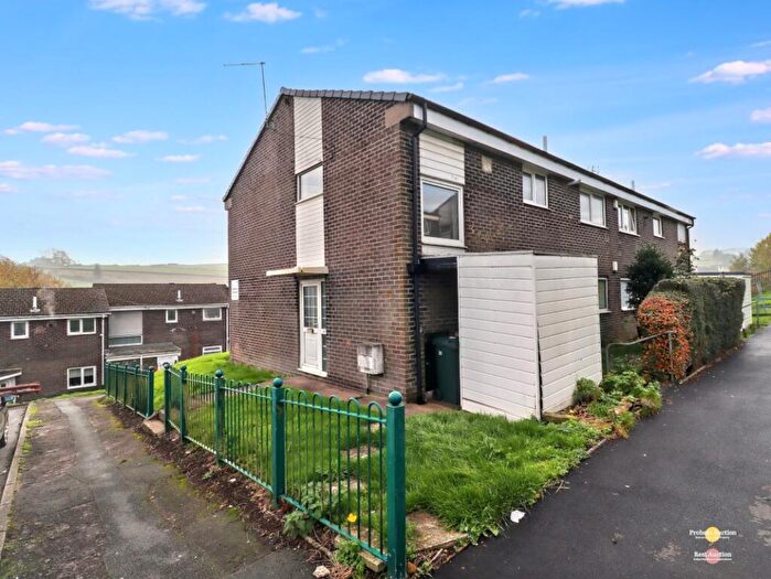 2 Bedroom Flat For Sale In Carperley Crescent, Denholme, Bradford, West Yorkshire, BD13