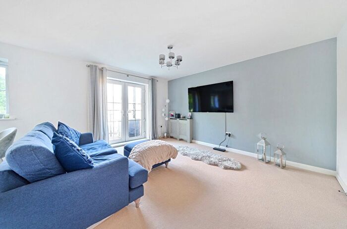 2 Bedroom Flat For Sale In Budd Grove, Winnersh, Wokingham, RG41