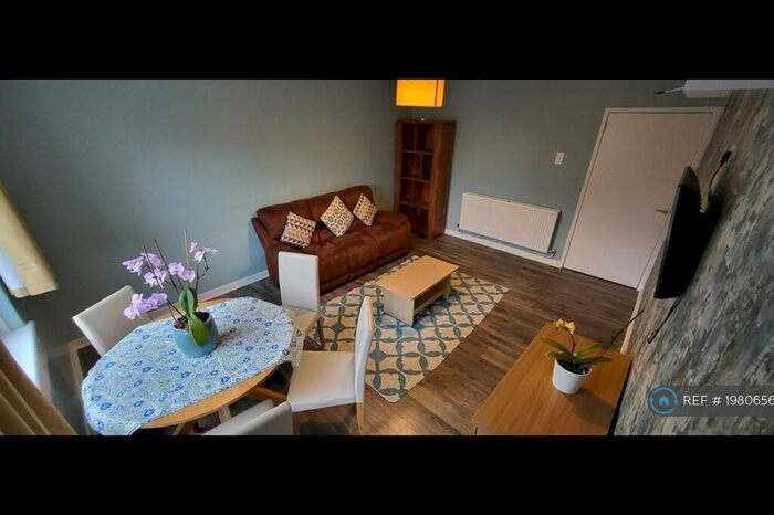 2 Bedroom Flat To Rent In Tollcross Road, Glasgow, G32