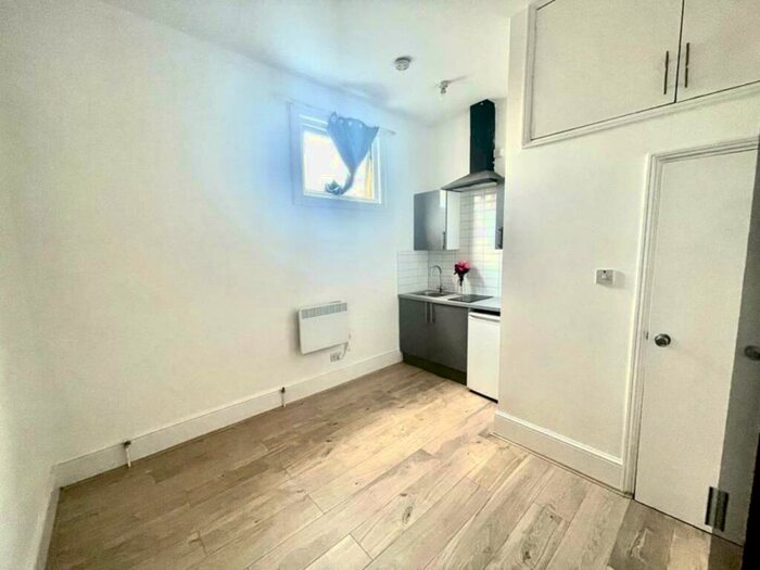 Studio To Rent In Leytonstone Road, Stratford, E15