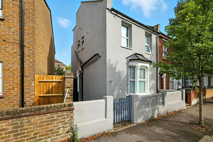3 Bedroom End Of Terrace House For Sale In Springfield Road, Walthamstow, E17
