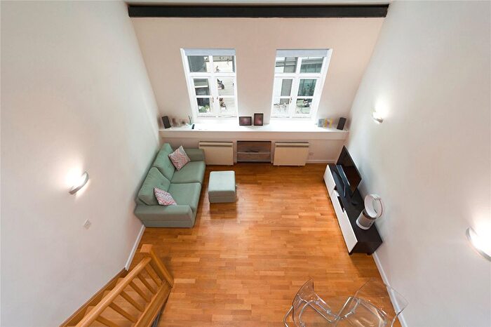 1 Bedroom Flat To Rent In Imperial Hall, - City Road, EC1V