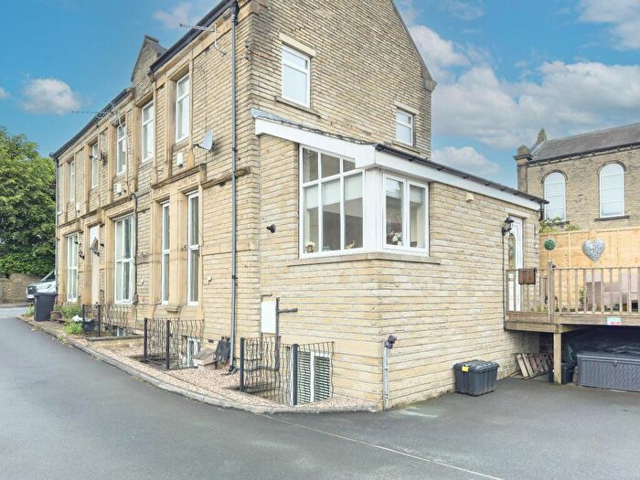 4 Bedroom Semi-Detached House For Sale In Horsley Fold, Clifton, HD6