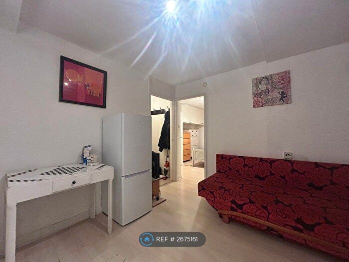 1 Bedroom Flat To Rent In Tregunter Road, London, SW10