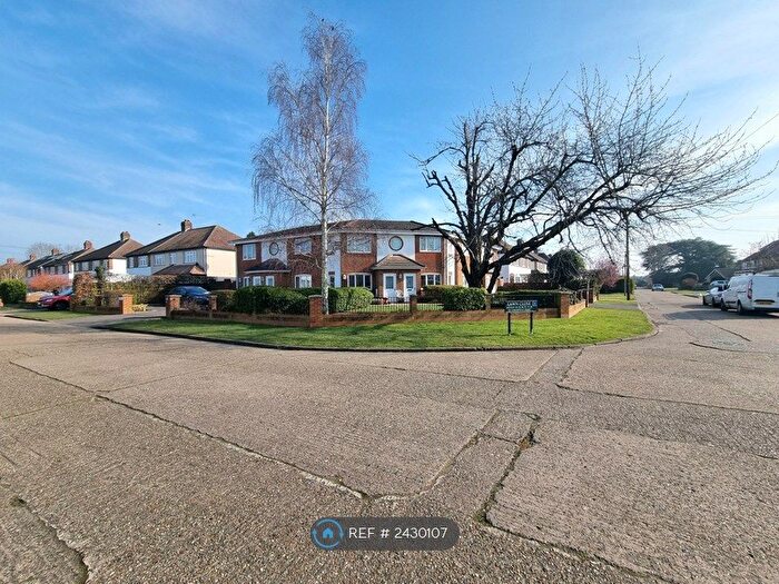 2 Bedroom Flat To Rent In Cornerways, Datchet, Slough, SL3