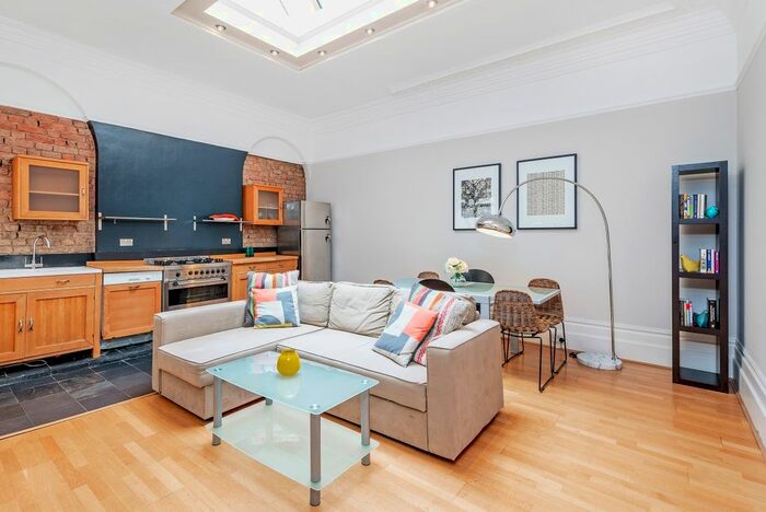 2 Bedroom Flat To Rent In Queens Gardens, London, W2