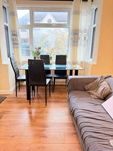 2 Bedroom Flat To Rent In Rugby Avenue, Wembley, HA0