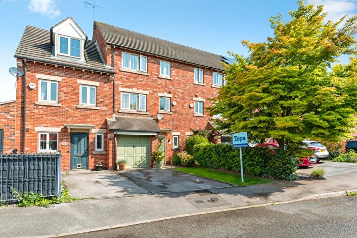 4 Bedroom Town House For Sale In Burleigh Court, Tuxford, Newark, NG22