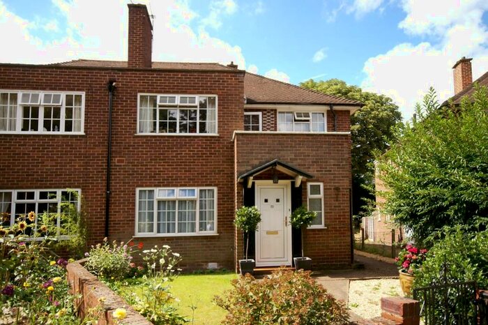 2 Bedroom Apartment To Rent In Linden Close, Thames Ditton, KT7