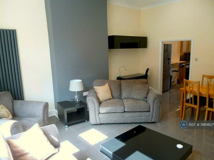 4 Bedroom Flat To Rent In Bedford Hill, Balham, SW12
