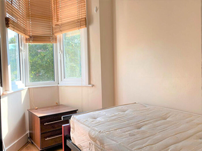 1 Bedroom Terraced House To Rent In Pymmes Green Road, London, N11